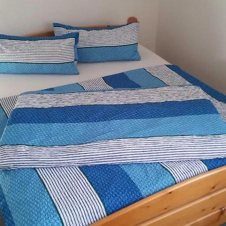 Schueler Mit Terrasse Und Garten *